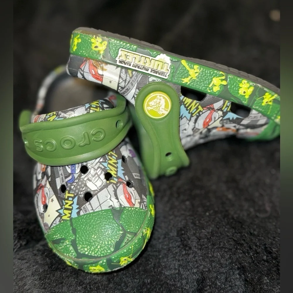 CROCS BUMP IT TMNT CLOG Yth's (M) Black Croslite Slip-On Clogs